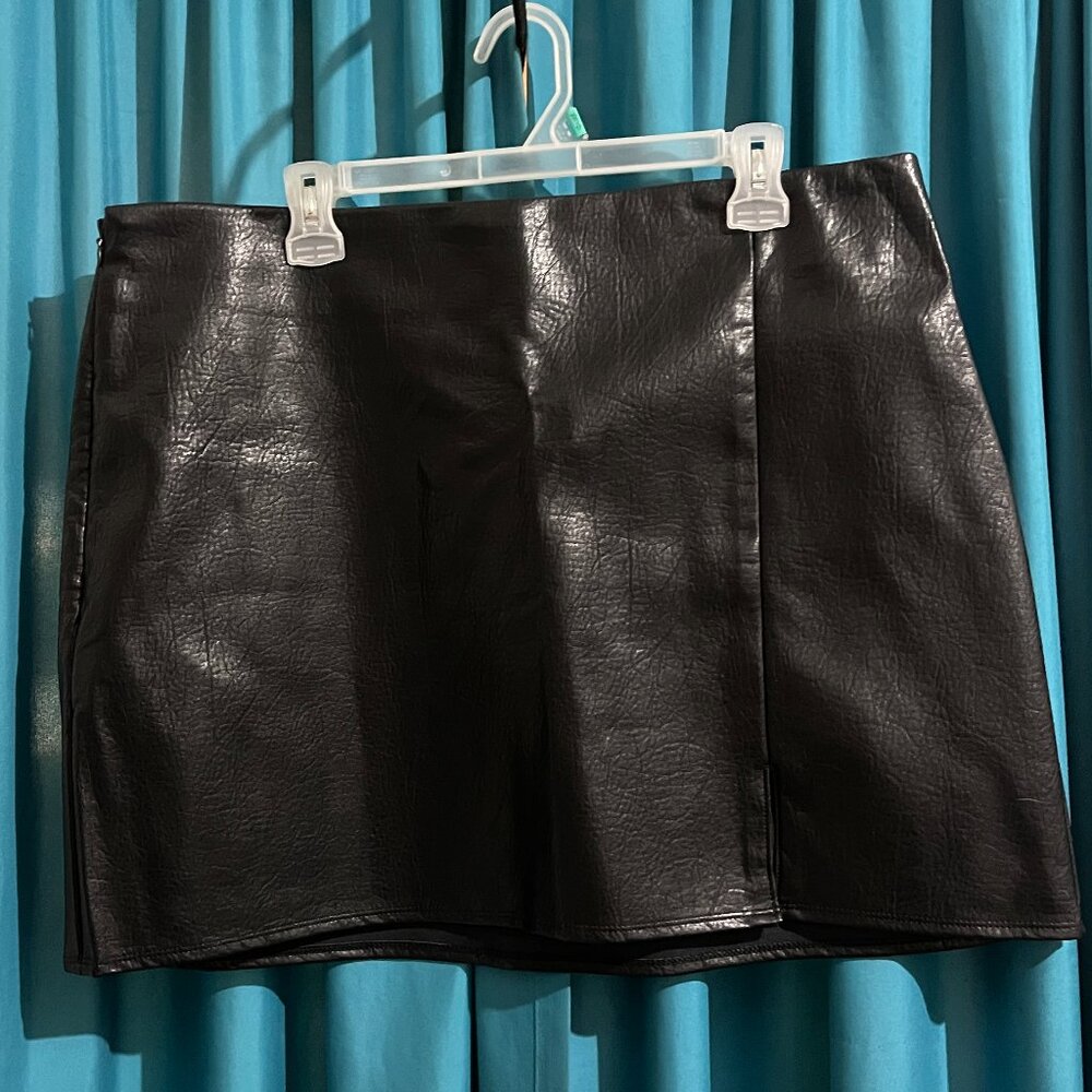 New with Tags Black Old Navy Faux Leather Mini Skirt XL